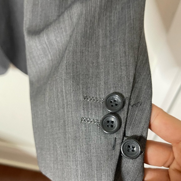 NWT mens grey suit 58/42 Euro.  Husband tried it on more like a big 44/small 46 - Picture 3 of 16